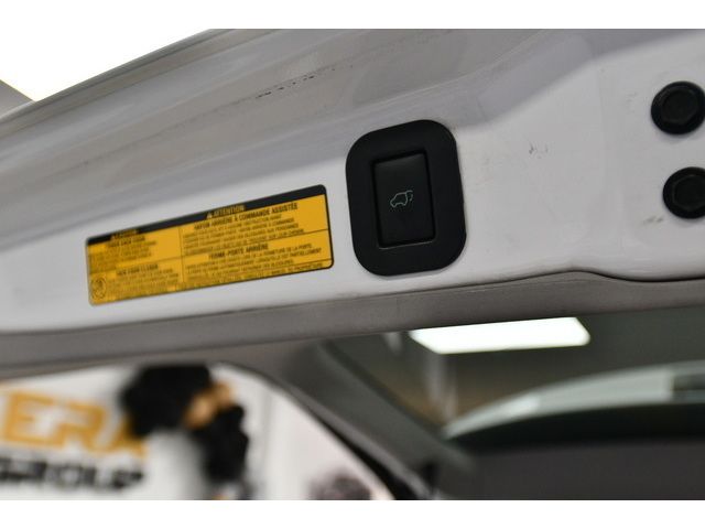 WHITE, 2013 TOYOTA SIENNA Thumnail Image 39