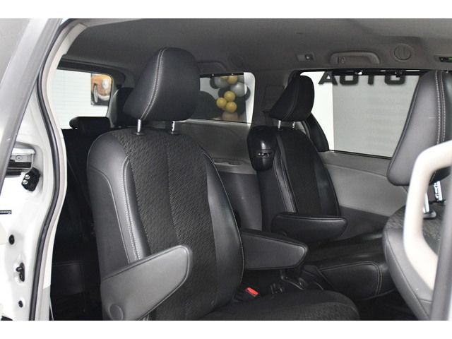 WHITE, 2013 TOYOTA SIENNA Thumnail Image 40