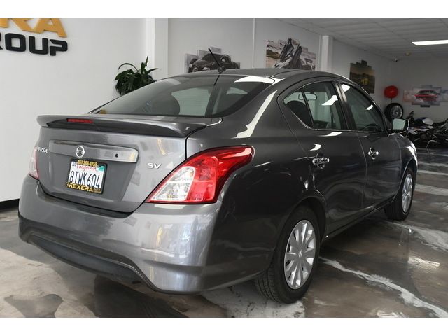 GRAY, 2018 NISSAN VERSA Thumnail Image 4