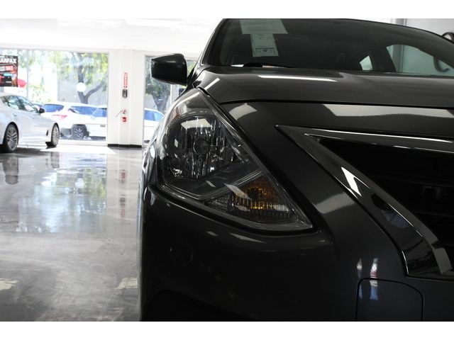 GRAY, 2018 NISSAN VERSA Thumnail Image 10