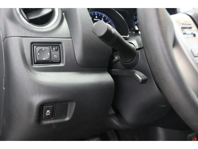 GRAY, 2018 NISSAN VERSA Thumnail Image 30
