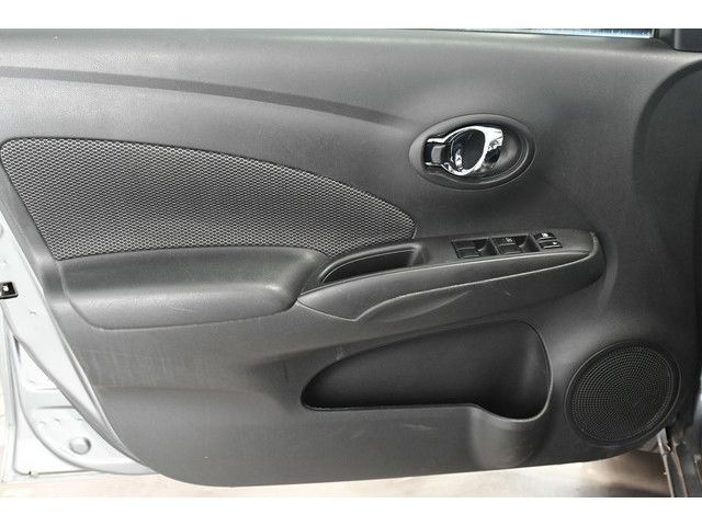 GRAY, 2018 NISSAN VERSA Thumnail Image 31