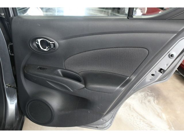 GRAY, 2018 NISSAN VERSA Thumnail Image 38