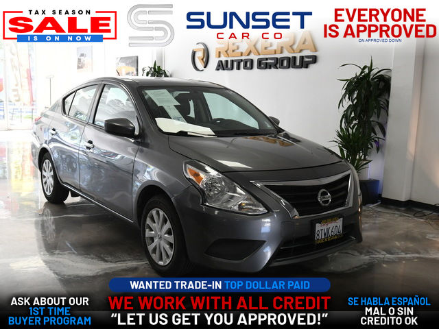 GRAY, 2018 NISSAN VERSA Image 