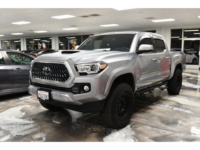 SILVER, 2018 TOYOTA TACOMA Thumnail Image 2