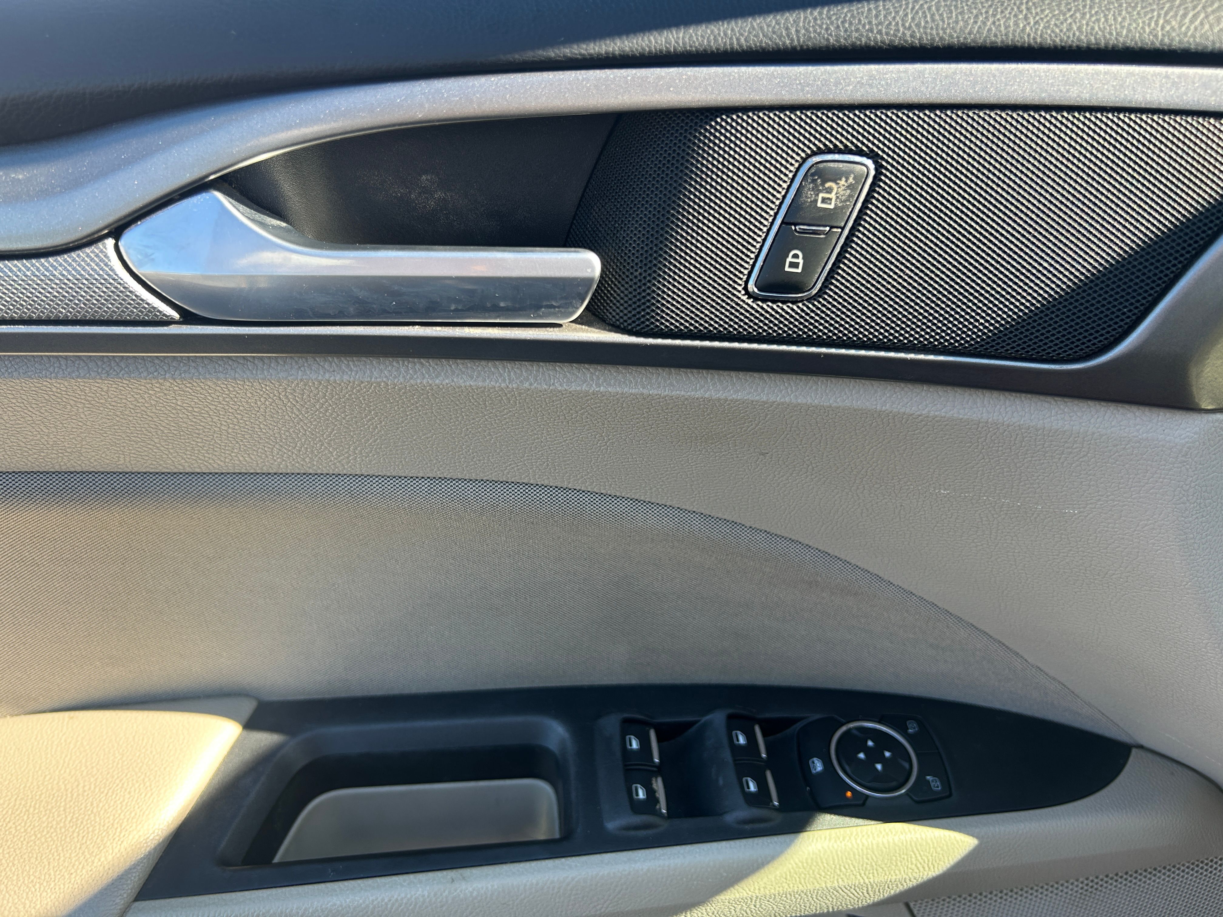 RED, 2018 FORD FUSION Thumnail Image 18