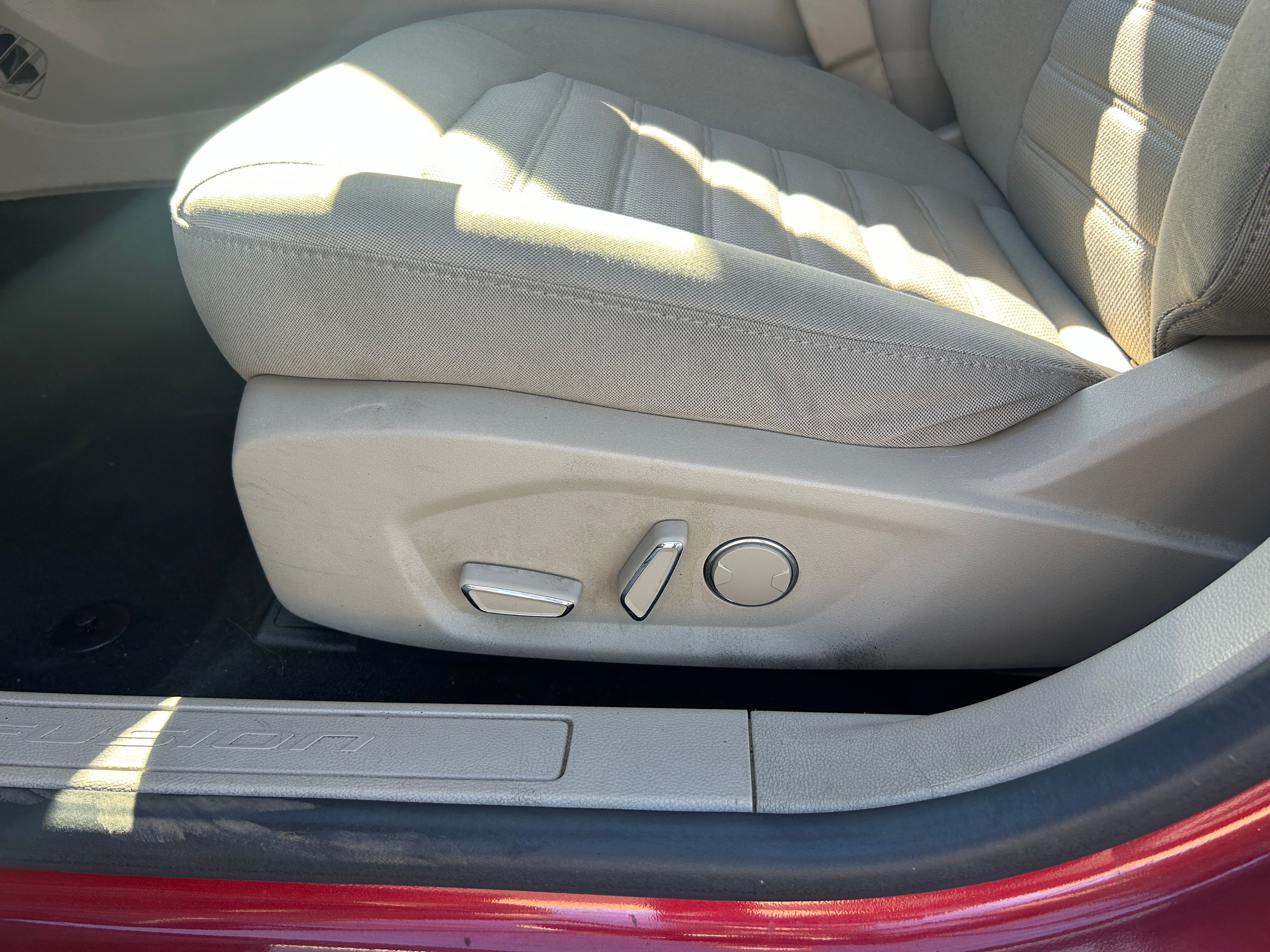 RED, 2018 FORD FUSION Thumnail Image 19