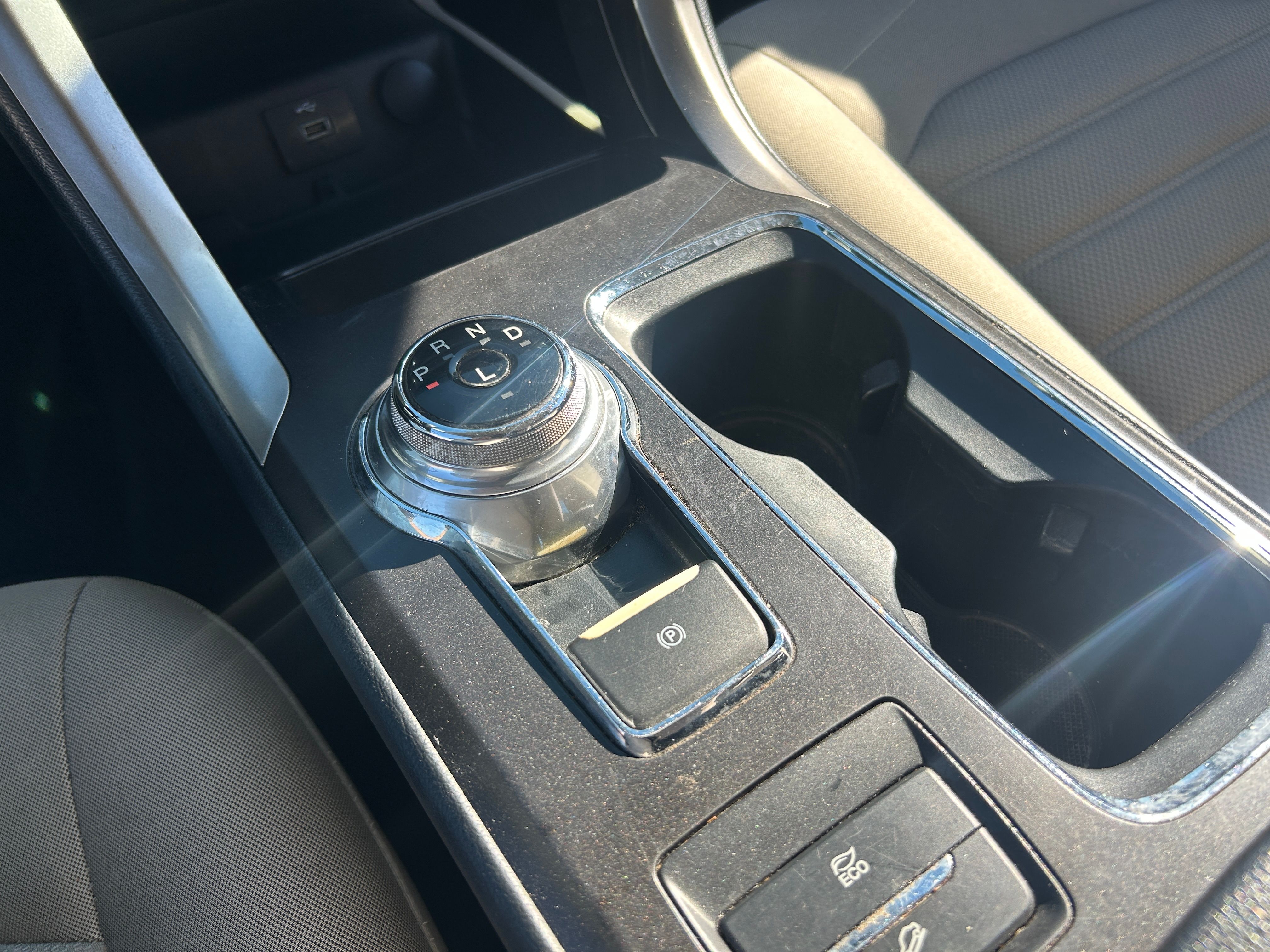 RED, 2018 FORD FUSION Thumnail Image 26
