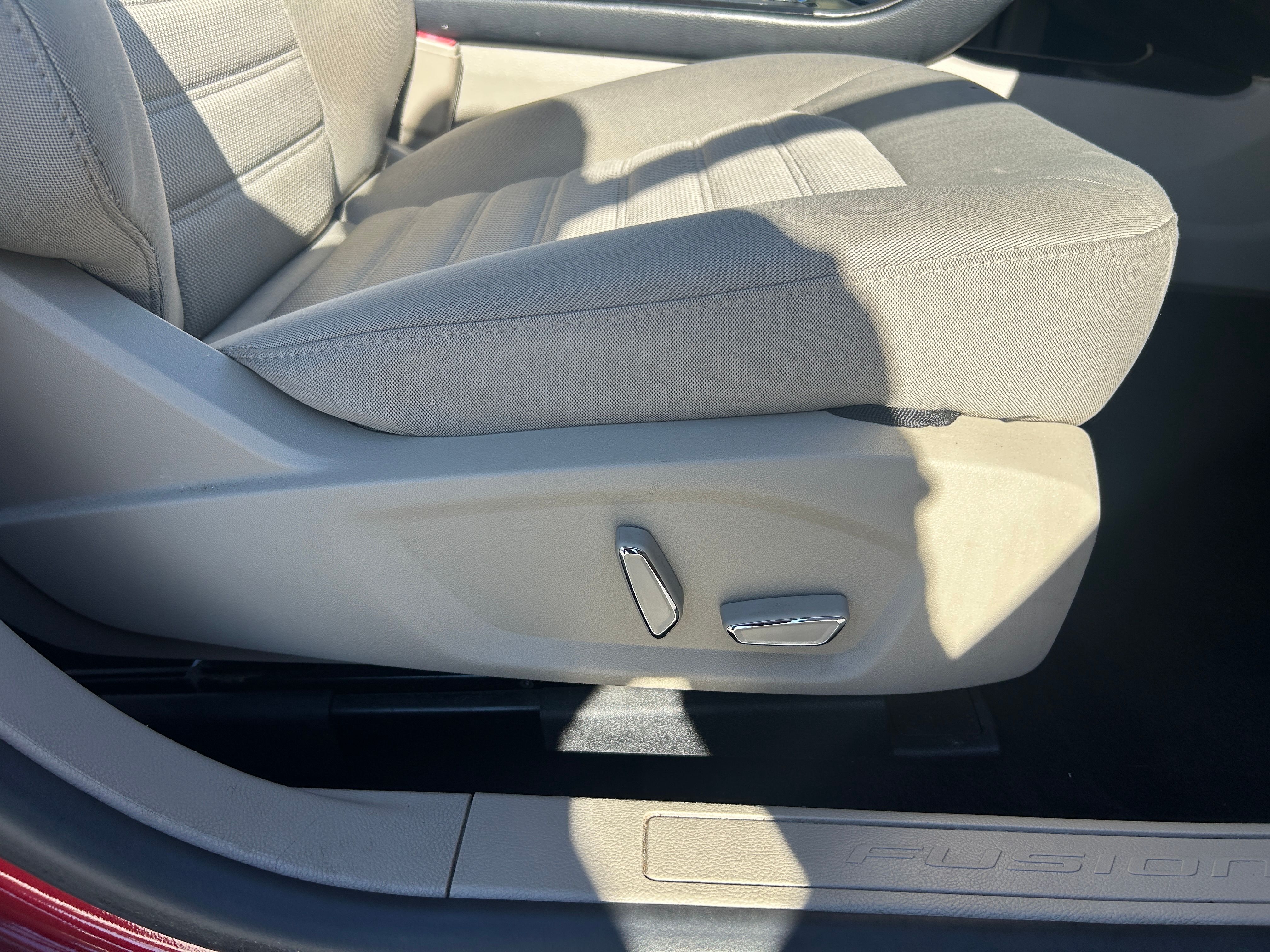 RED, 2018 FORD FUSION Thumnail Image 36