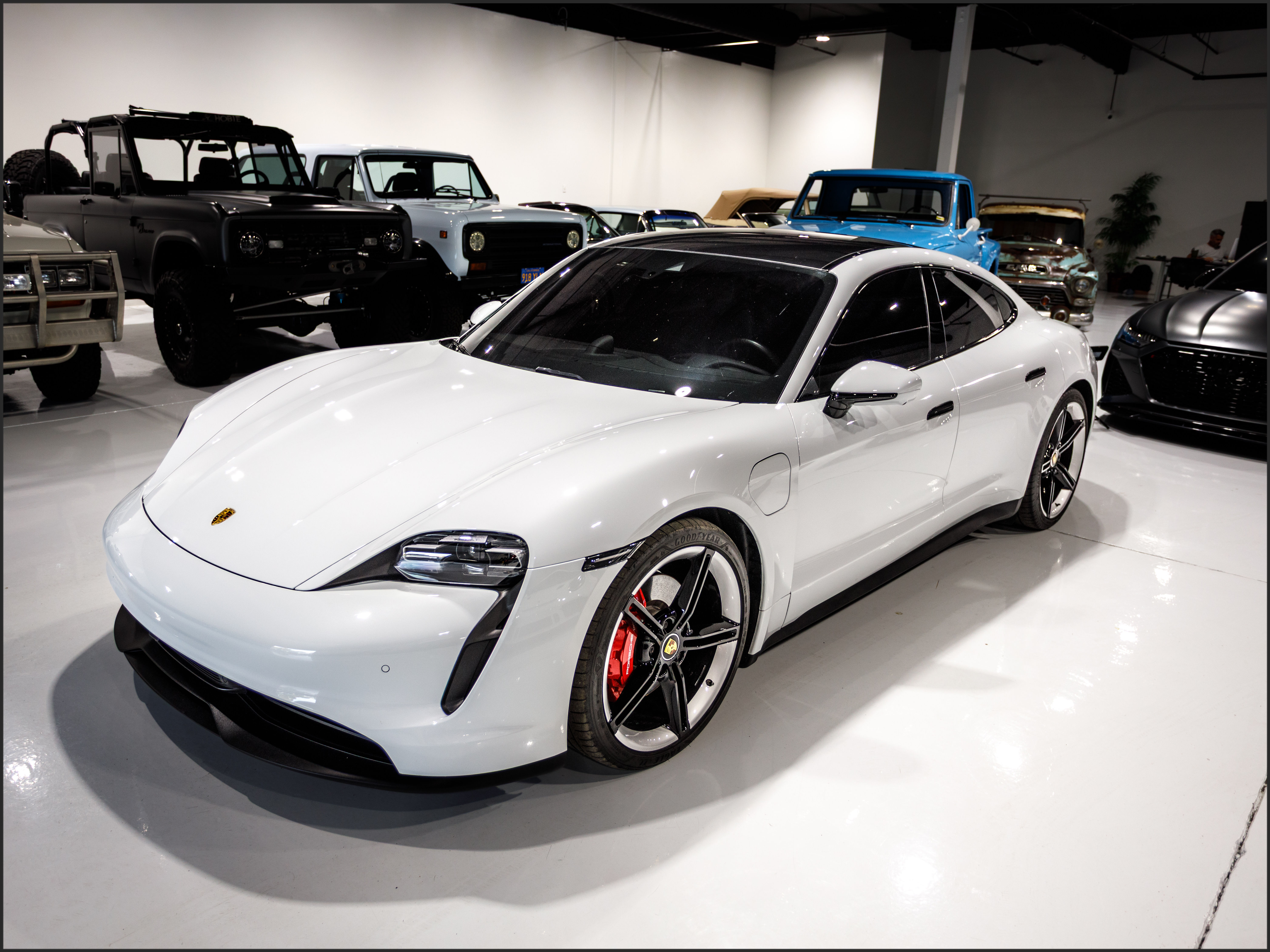 2023 PORSCHE TAYCAN Image 