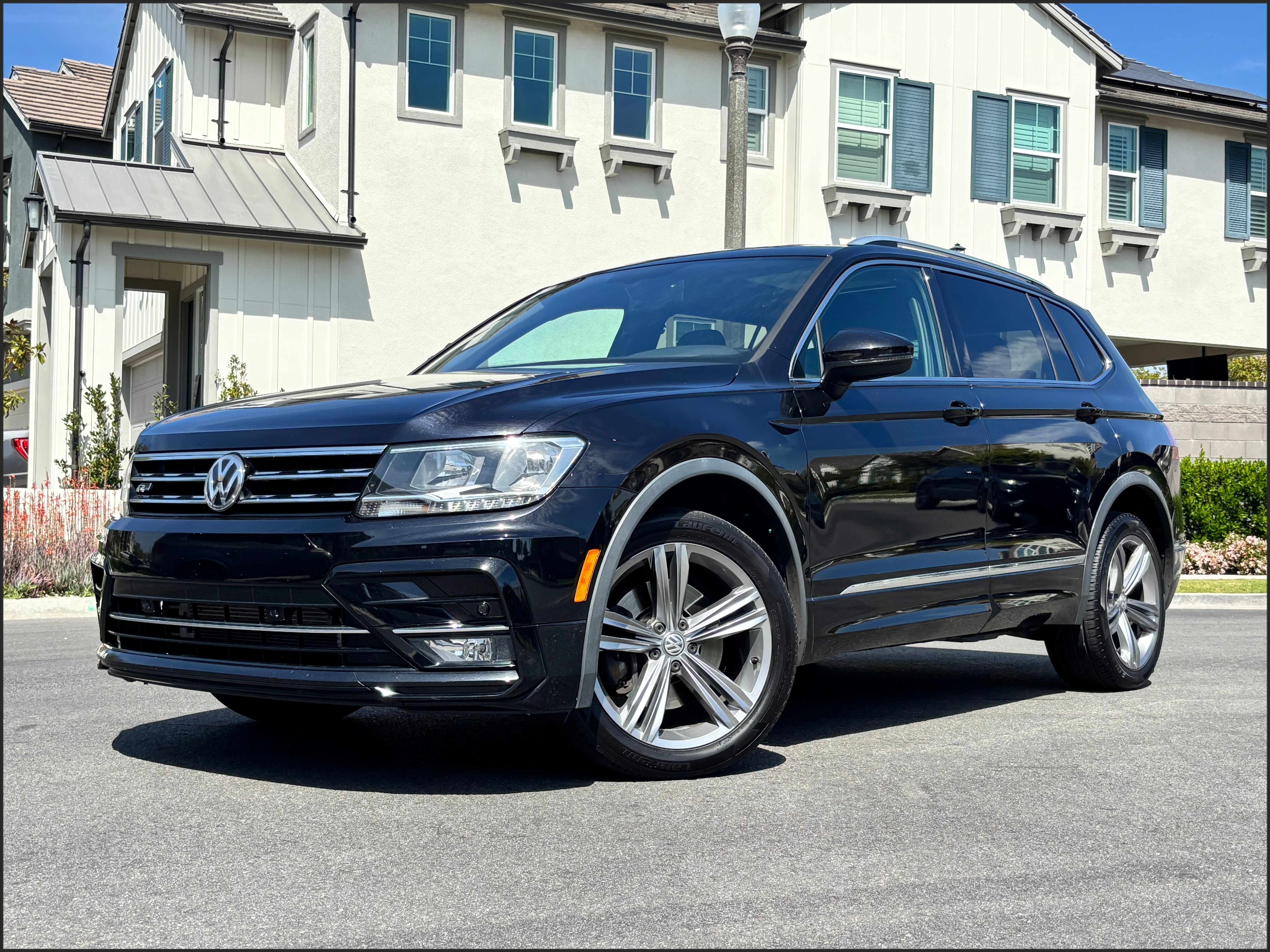 BLACK, 2018 VOLKSWAGEN TIGUAN Image 