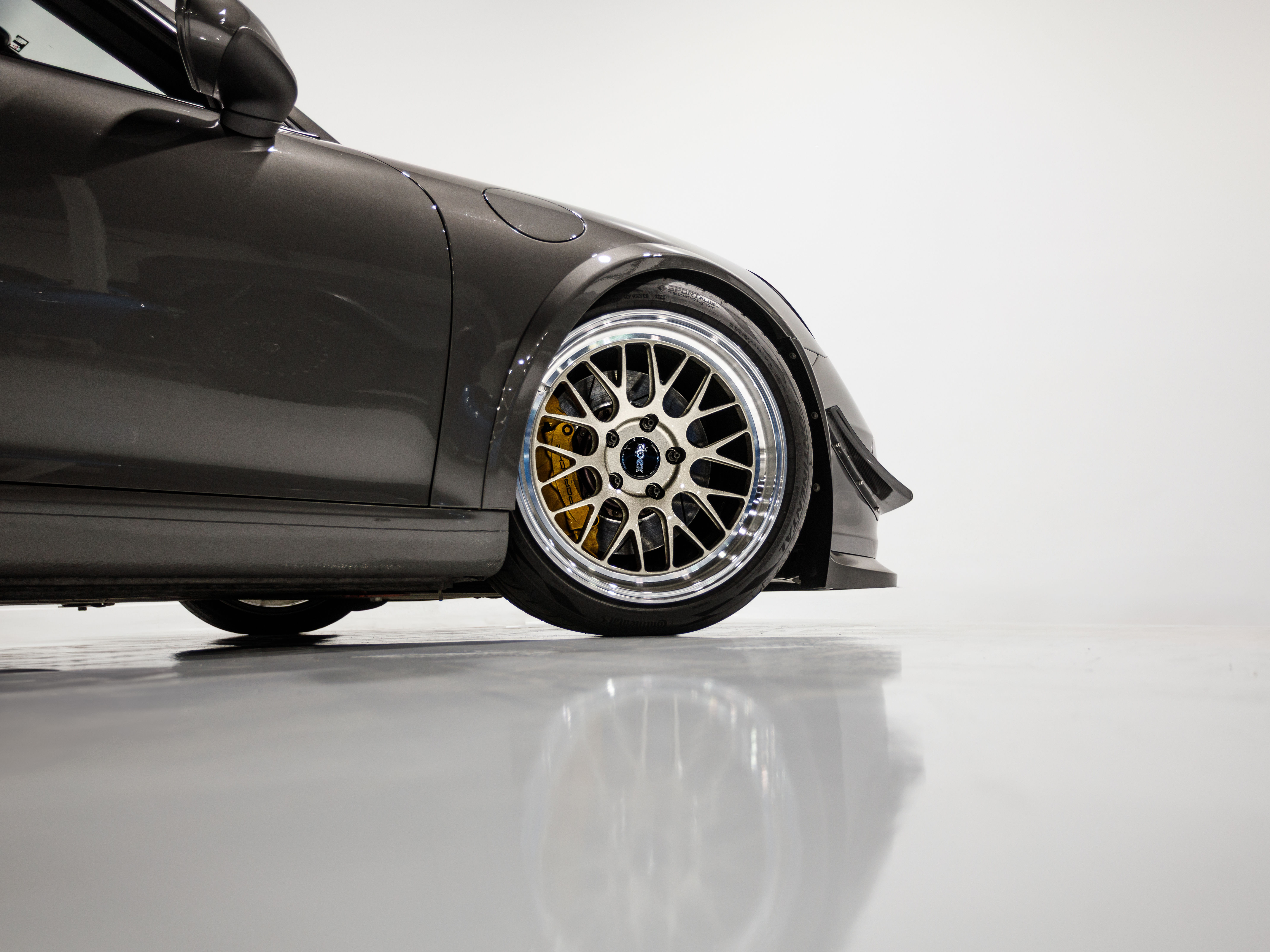 GRAY, 2013 PORSCHE 911 Image 21